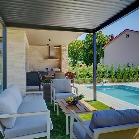 Pieron Comfortable Holiday Villa *