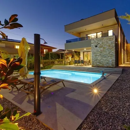 Pieron Comfortable Holiday Villa *